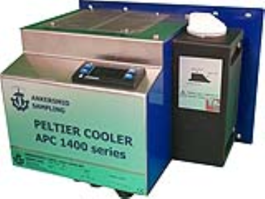 This unique microprocessor controlled Peltier Cooler APC 1403 has been designed with a powerful dew point stabiliser. The dew point is set at 4°C but can be changed at any value between 1 and 15°C